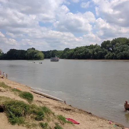 Tisza Parti Nyaralohaz Holiday home *
