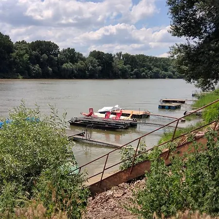 Tisza Parti Nyaralohaz *