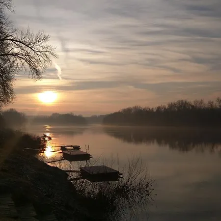 Tisza Parti Nyaralohaz Szeged