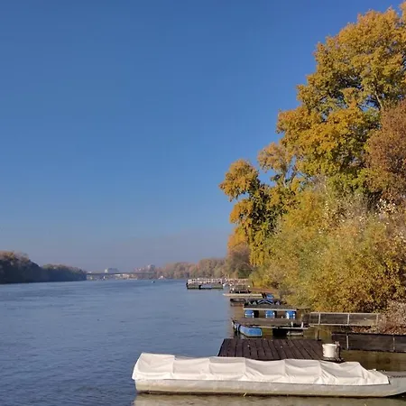 Tisza Parti Nyaralohaz *