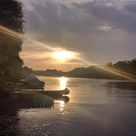 Tisza Parti Nyaralohaz * Szeged